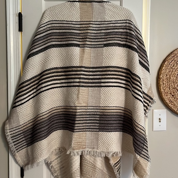 Michael Stars Shawl Poncho Wrap - Picture 8 of 10